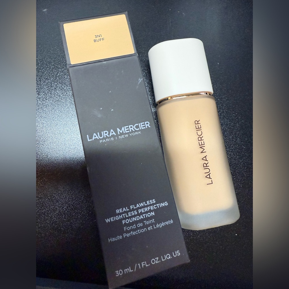 Laura Mercier Weightless Perfecting Foundation 3N1